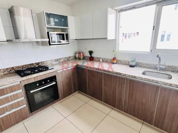Alquiler En Sn Isidro Flat De 118.79 M2 Vista Exterior Con Balcon Y Cochera