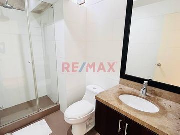 Alquiler En Sn Isidro Flat De 118.79 M2 Vista Exterior Con Balcon Y Cochera