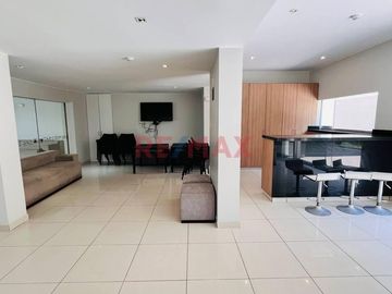 Alquiler En Sn Isidro Flat De 118.79 M2 Vista Exterior Con Balcon Y Cochera