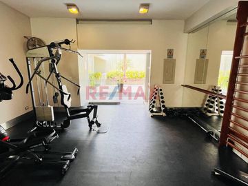Alquiler En Sn Isidro Flat De 118.79 M2 Vista Exterior Con Balcon Y Cochera