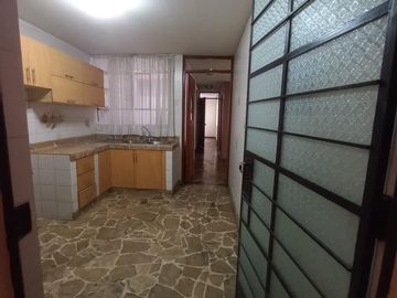 OCASIÓN!! VENTA APARTAMENTO 3ER PISO  FRENTE A PLAZA NORTE CRUCE DE AV. SAN GERMAN Y TOMAS VALLE.