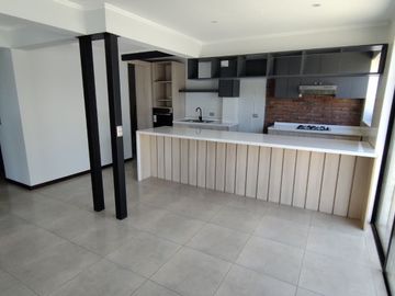 Se vende estupenda casa totalmente remodelada en excelente ubicación