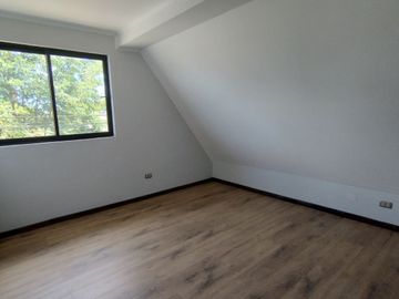 Se vende estupenda casa totalmente remodelada en excelente ubicación