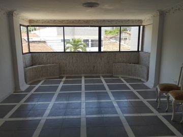 Se Vende apartamento en el Barrio El Limonar, Sur de Cali.