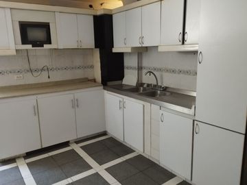 Se Vende apartamento en el Barrio El Limonar, Sur de Cali.