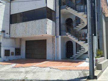 Se Vende apartamento en el Barrio El Limonar, Sur de Cali.