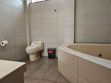 VENDO CASA DE CAMPO EN ZONA EXCLUSIVA DE CHACLACAYO