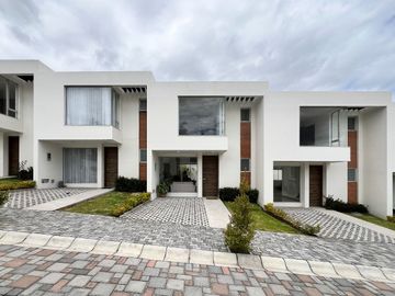 Magníficas casas en Calderón