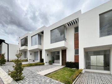 Magníficas casas en Calderón