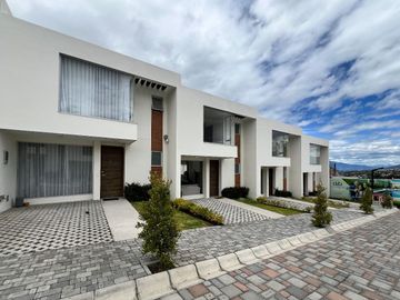 Magníficas casas en Calderón