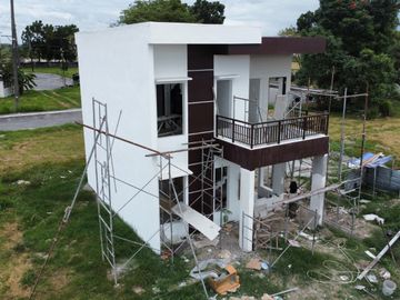 Single Attached Modern House in Fairway Village at the Lakeshore, Pampanga