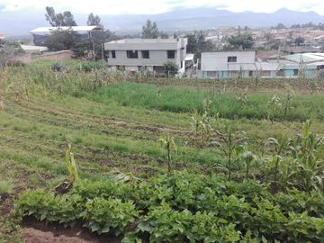 SE VENDE LOTE DE TERRENO  2.600 M2. YARUQUI - PICHINCHA - ECUADOR