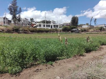 SE VENDE LOTE DE TERRENO  2.600 M2. YARUQUI - PICHINCHA - ECUADOR