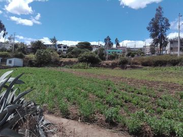 SE VENDE LOTE DE TERRENO  2.600 M2. YARUQUI - PICHINCHA - ECUADOR