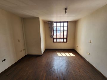 Vendo Amplio Duplex Mas Terraza en Cerca a La Plaza de La Bandera