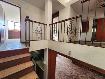 Vendo Amplio Duplex Mas Terraza en Cerca a La Plaza de La Bandera
