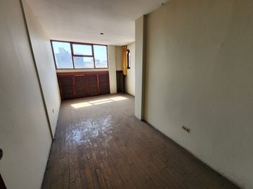 Vendo Amplio Duplex Mas Terraza en Cerca a La Plaza de La Bandera