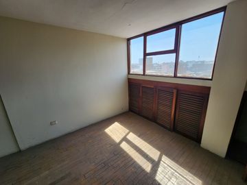 Vendo Amplio Duplex Mas Terraza en Cerca a La Plaza de La Bandera