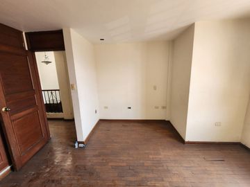 Vendo Amplio Duplex Mas Terraza en Cerca a La Plaza de La Bandera