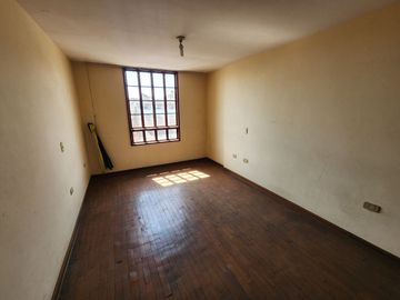 Vendo Amplio Duplex Mas Terraza en Cerca a La Plaza de La Bandera