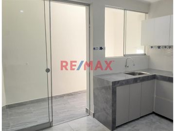 Adquiera Un Bello Dúplex En El Corazón Del Rímac!!
