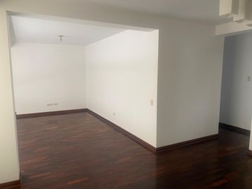 Vendo departamento frente a parque en excelente zona residencial, Av. Del Pinar 480, Chacarilla San Borja
