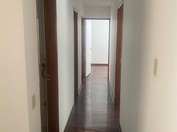 Vendo departamento frente a parque en excelente zona residencial, Av. Del Pinar 480, Chacarilla San Borja