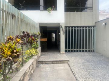 Vendo departamento frente a parque en excelente zona residencial, Av. Del Pinar 480, Chacarilla San Borja