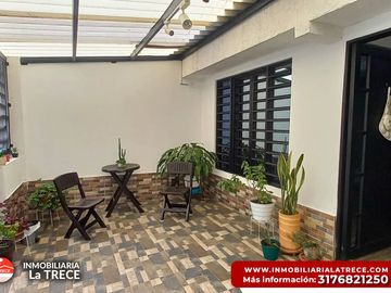 Se vende casa moderna 2 pisos en el barrio Aures ,  Buga-valle
