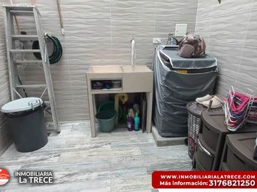 Se vende casa moderna 2 pisos en el barrio Aures ,  Buga-valle