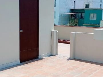 IMPECABLE CASA ENTRE PARQUES