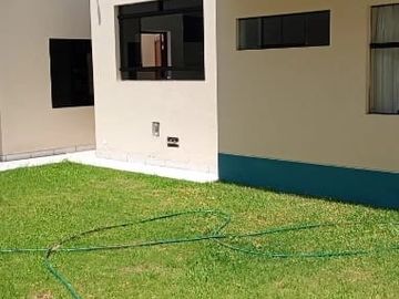 IMPECABLE CASA ENTRE PARQUES