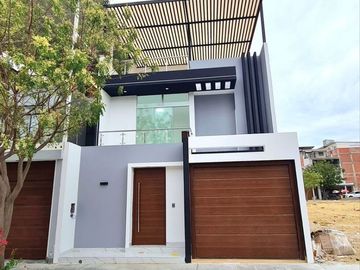 HERMOSA CASA DE ESTRENO EN VENTA - URB. BOULEVARD PARK PLAZA - PIURA