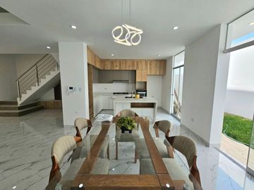 HERMOSA CASA DE ESTRENO EN VENTA - URB. BOULEVARD PARK PLAZA - PIURA