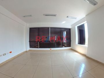 Oficina Comercial En San Cesar, La Molina