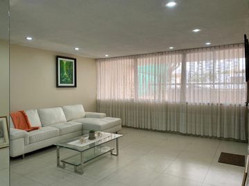 ¡Amplio Departamento en Venta en San Isidro – Ubicación Estratégica y Versátil!