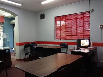 VENDO LOCAL EN ESQUINA AV. LA MARINA