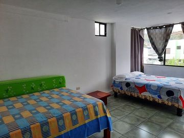 SE VENDE CASA DE 3 DEPARMENTOS,  FRENTE A LA PLAYA ATACAMES – ESMERLDAS - ECUADOR