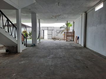 SE VENDE CASA DE 3 DEPARMENTOS,  FRENTE A LA PLAYA ATACAMES – ESMERLDAS - ECUADOR