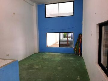 SE VENDE CASA DE 3 DEPARMENTOS,  FRENTE A LA PLAYA ATACAMES – ESMERLDAS - ECUADOR