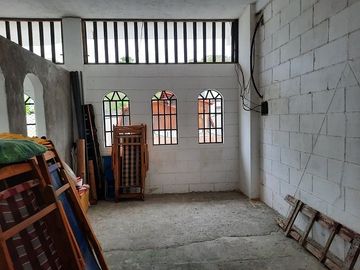 SE VENDE CASA DE 3 DEPARMENTOS,  FRENTE A LA PLAYA ATACAMES – ESMERLDAS - ECUADOR