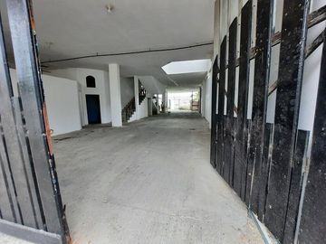 SE VENDE CASA DE 3 DEPARMENTOS,  FRENTE A LA PLAYA ATACAMES – ESMERLDAS - ECUADOR