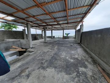 SE VENDE CASA DE 3 DEPARMENTOS,  FRENTE A LA PLAYA ATACAMES – ESMERLDAS - ECUADOR
