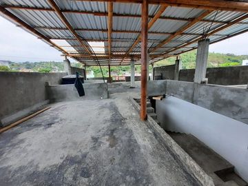SE VENDE CASA DE 3 DEPARMENTOS,  FRENTE A LA PLAYA ATACAMES – ESMERLDAS - ECUADOR