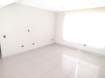 Vendo casa en Chaclacayo, 4 hab. 2 baños, 200 m2
