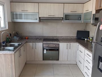 CASA EN VENTA AL NORTE DE QUITO - SANTA LUCIA