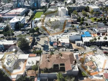 Jardines del Valle Lujosa casa en venta con alberca