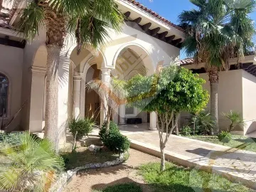 Jardines del Valle Lujosa casa en venta con alberca