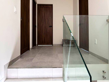 CASA EN VENTA DE DISEÑO PROPIO CERCA DE LA UNIVERSIDAD ANÁHUAC
