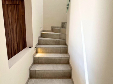 CASA EN VENTA DE DISEÑO PROPIO CERCA DE LA UNIVERSIDAD ANÁHUAC